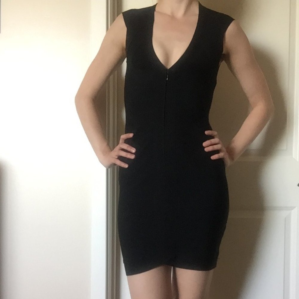 NWT Sleeveless front-zip Gracia dress